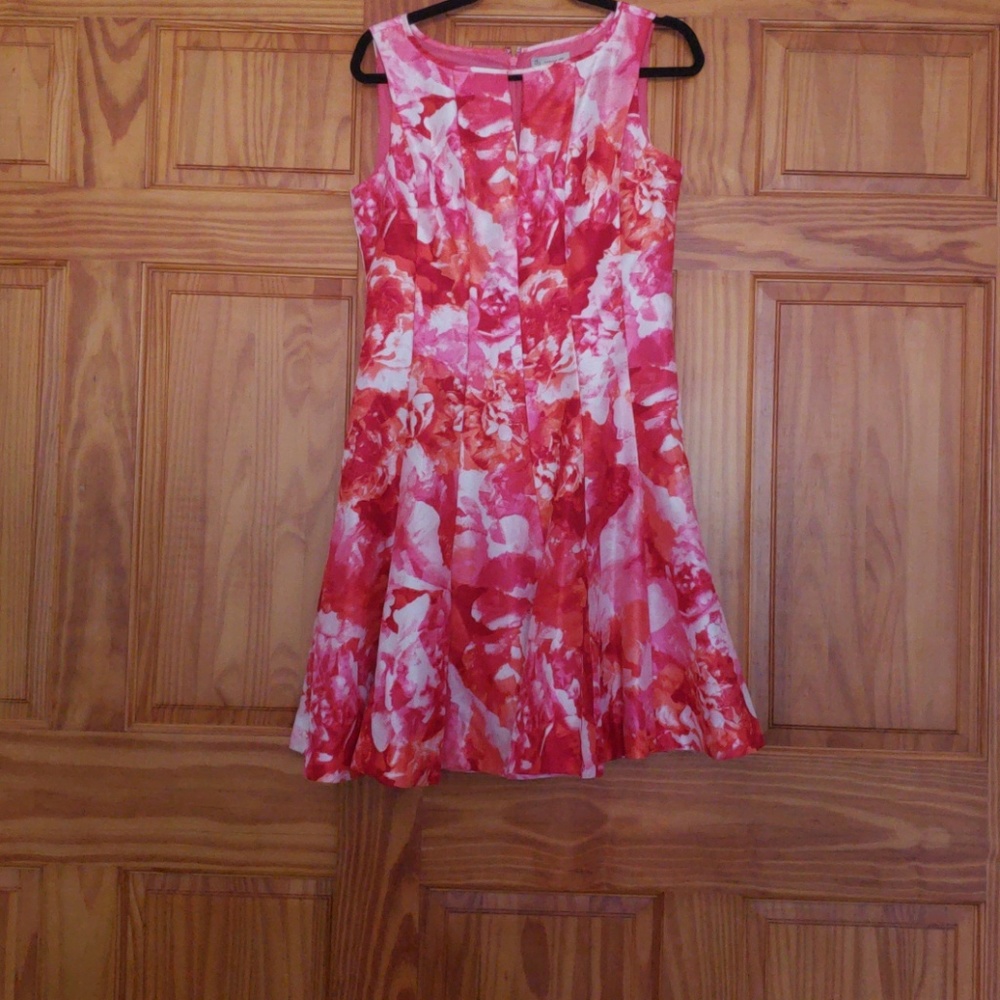 Sleeveless pink and white floral dress